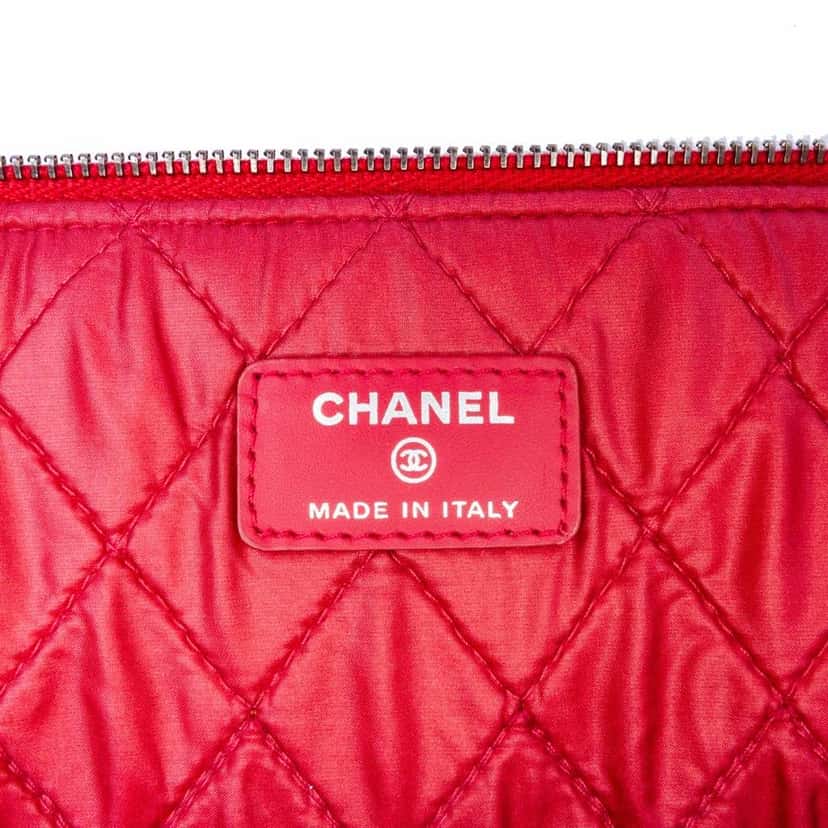 Chanel Large Quilted Patent O Case Clutch Red Leather Good condition - Box View