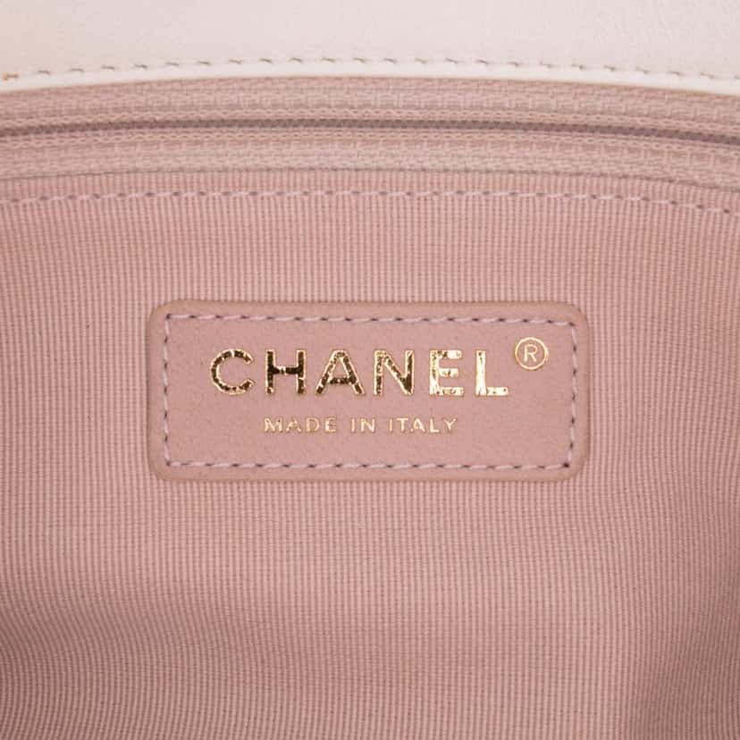 Chanel Small Quilted Lambskin On And On Chain Flap White Leather Good condition - Box View