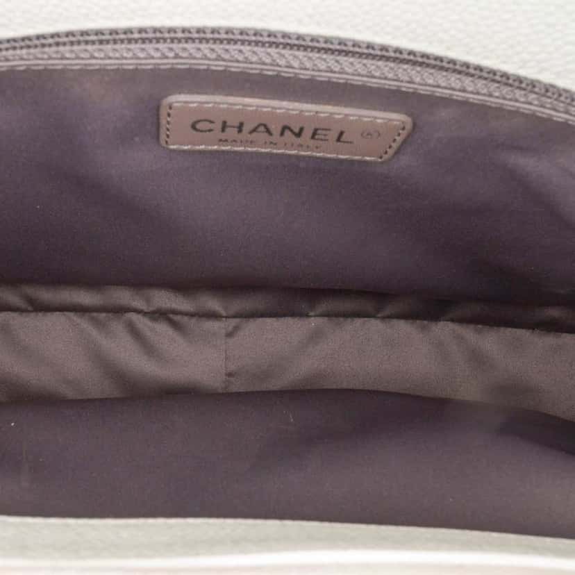 Chanel Caviar Grand Shopping Tote White Leather Good condition - Box View