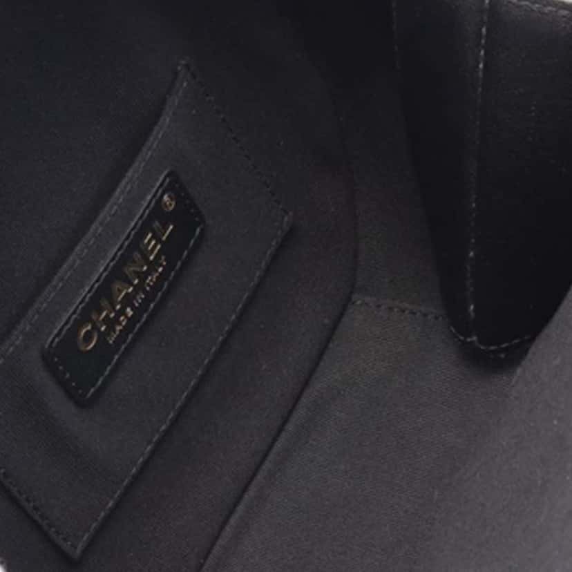 Chanel Quilted Lambskin Oval Logo Chain Top Handle Round Clutch on Chain Black Leather Very good condition - Inside View