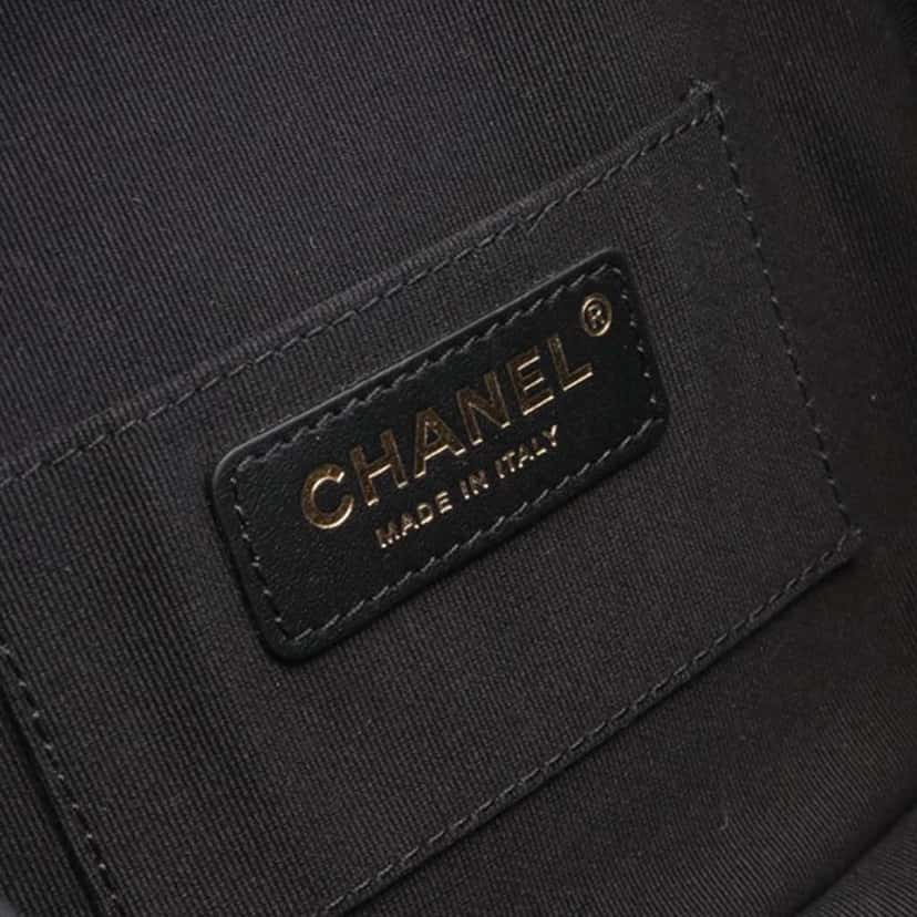 Chanel Quilted Lambskin Oval Logo Chain Top Handle Round Clutch on Chain Black Leather Very good condition - Model View