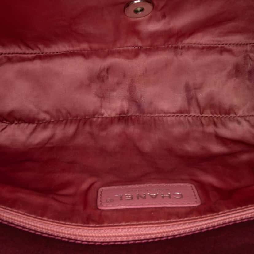 Chanel Medium Quilted Metallic Knit Pluto Glitter Flap Pink Good condition - Model View