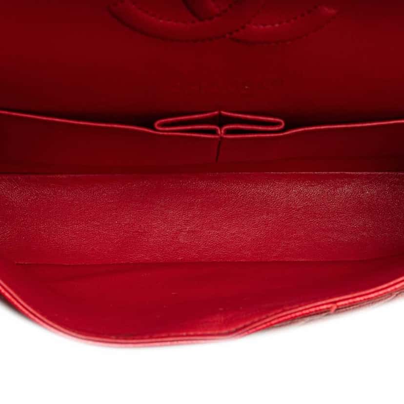 Chanel Medium Classic Caviar Double Flap Red Leather Good condition - Model View