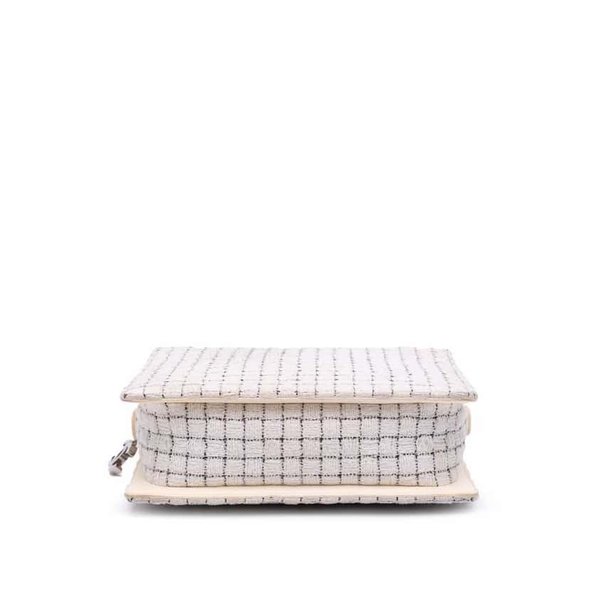 Chanel Small Tweed and Resin Zipped Shopping Bag White Very good condition - Inside View