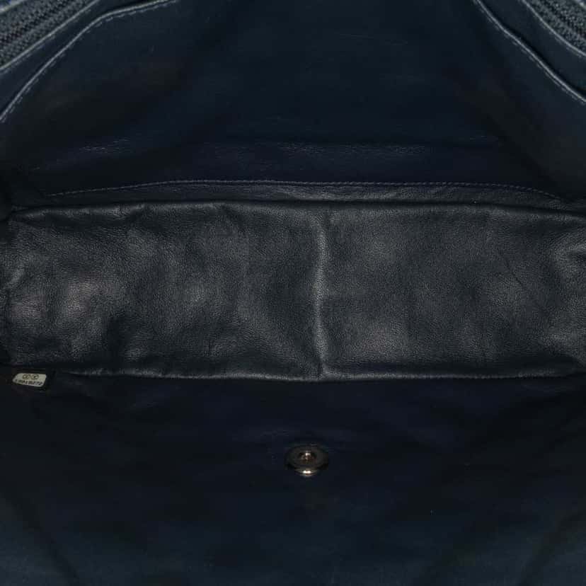 Chanel Jumbo Classic Patent Double Flap Blue Leather Good condition - Model View