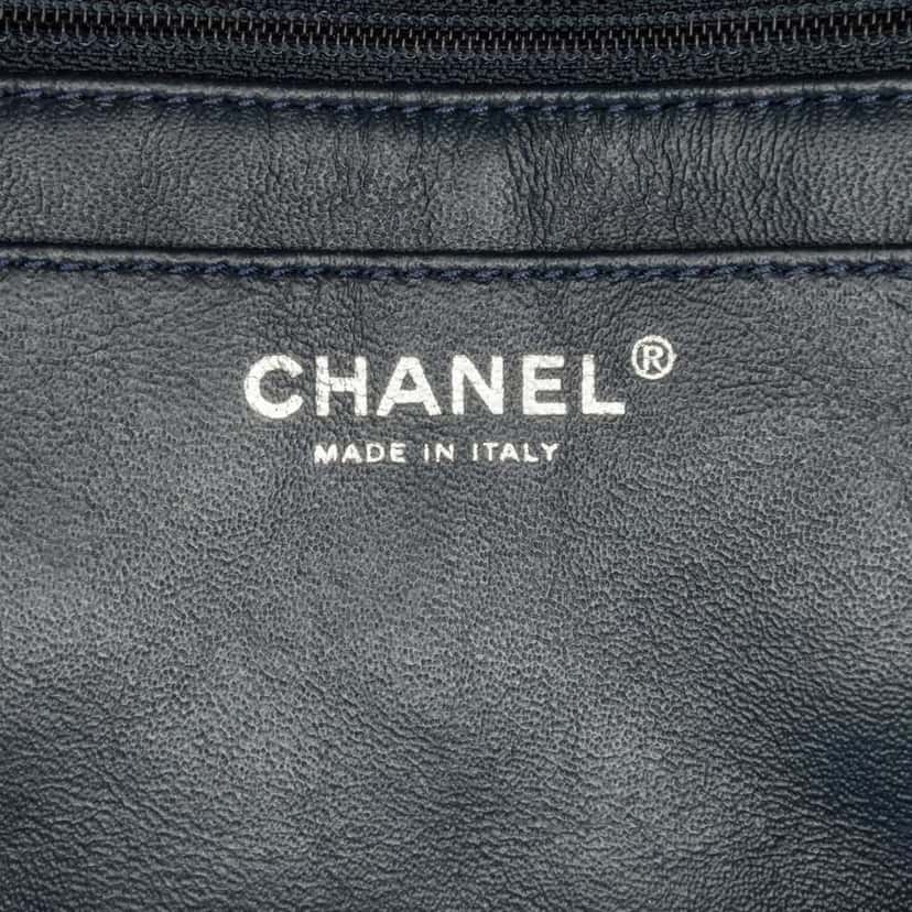 Chanel Jumbo Classic Patent Double Flap Blue Leather Good condition - Box View