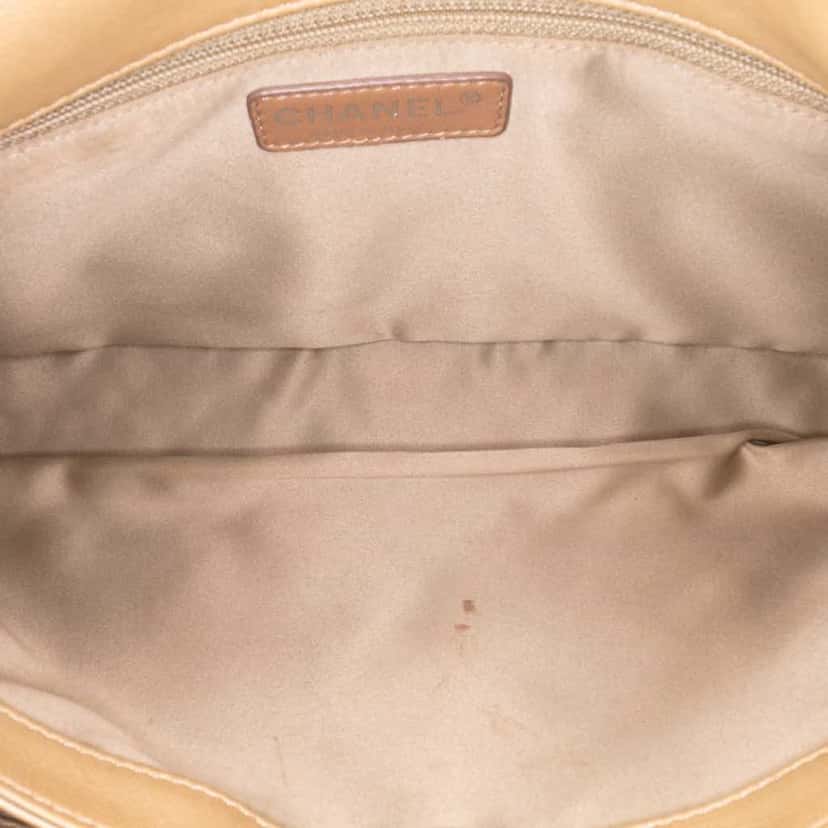 Chanel Quilted Lambskin Ultimate Stitch Flap Brown Leather Good condition - Model View