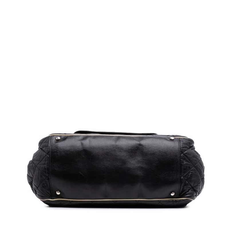 Chanel Quilted Lambskin East West Accordion Flap Black Leather Good condition - Inside View
