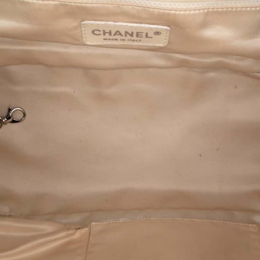 Chanel Quilted Lambskin East West Accordion Flap Black Leather Good condition - Model View