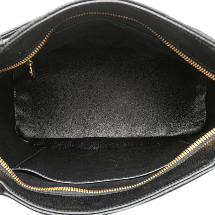 Chanel Caviar Medallion Tote Black Leather Good condition - Model View