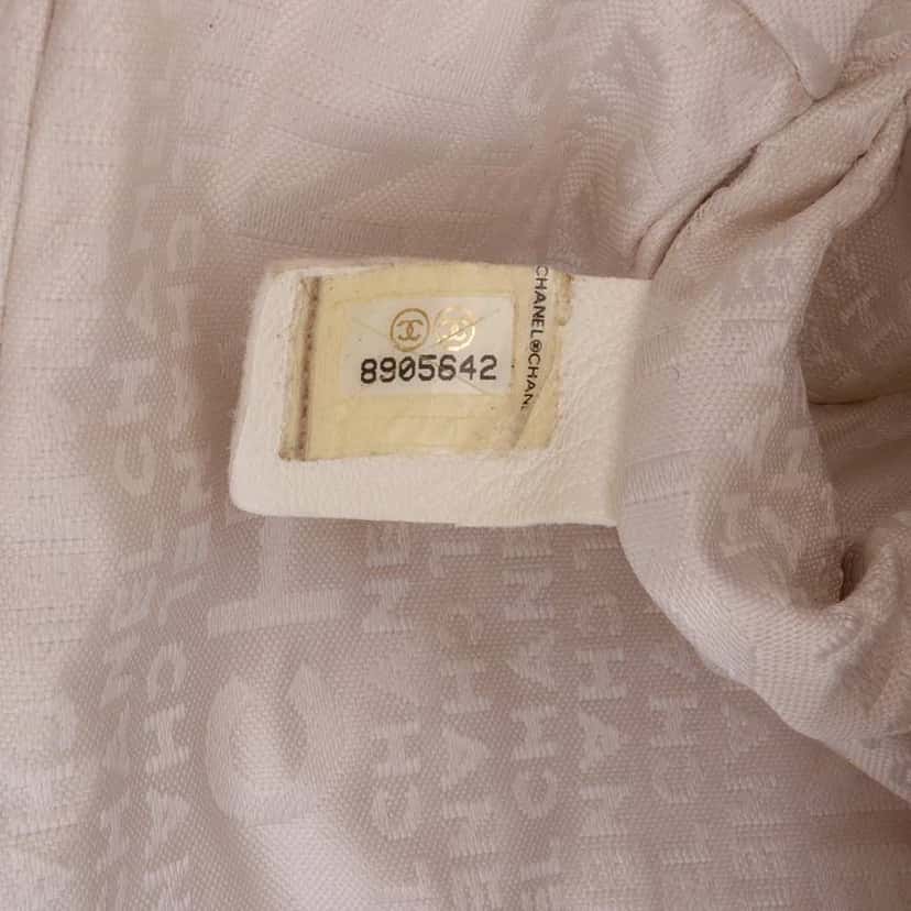 Chanel Medium Quilted Lambskin Rose Applique Wild Stitch Single Flap White Leather Good condition - Box View
