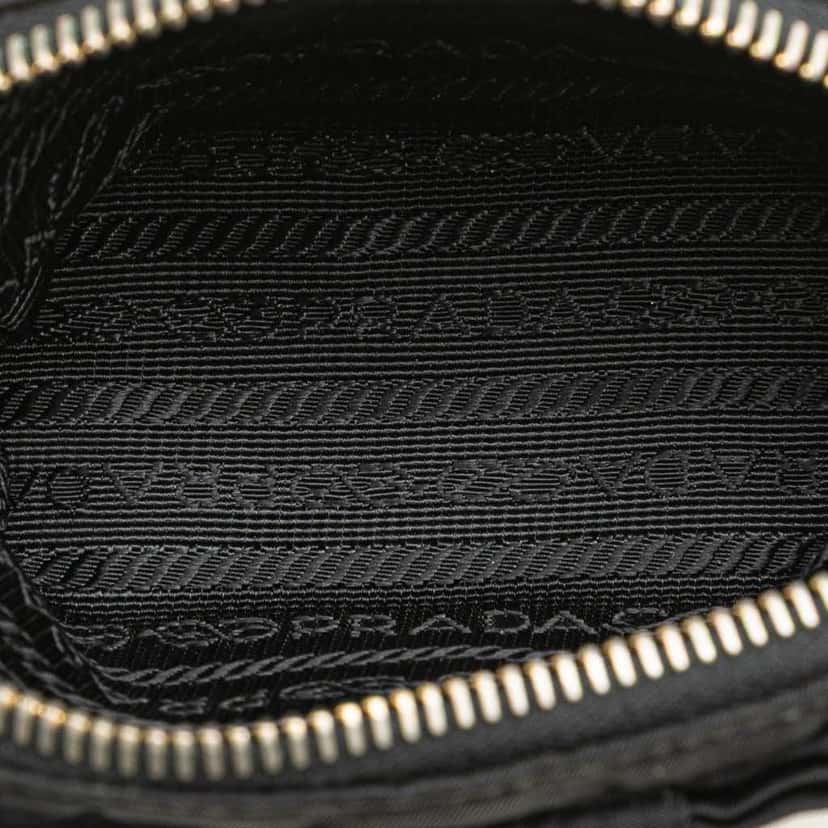 Prada Tessuto Fiocco Bow Pouch Black Good condition - Model View