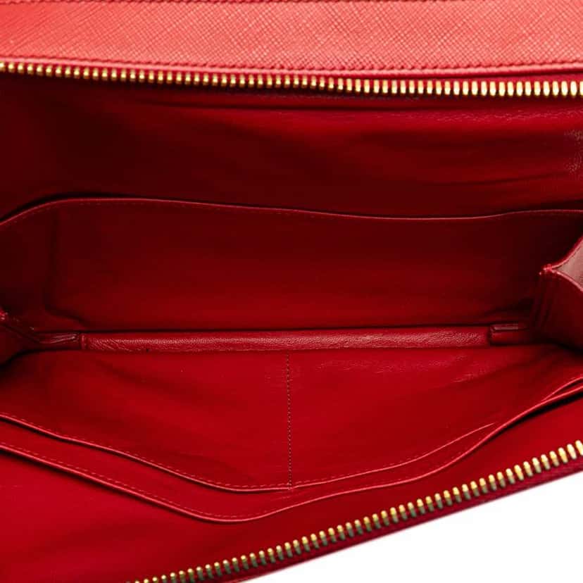 Prada Saffiano Double Zip Crossbody Red Leather Very good condition - Model View
