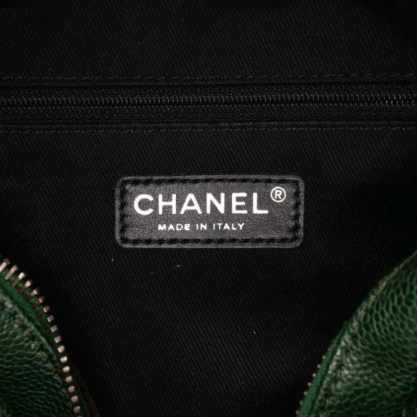 Chanel Medium Quilted Iridescent Caviar Easy Flap Green Leather Good condition - Box View
