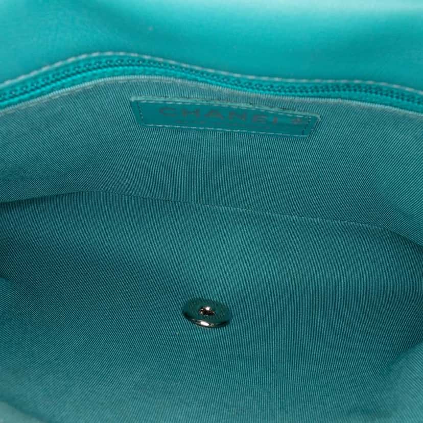 Chanel Crumpled Calfskin Bi Quilted Vintage Full Flap Blue Leather Good condition - Model View