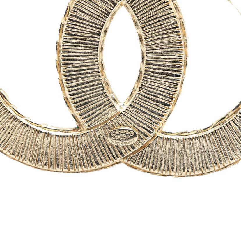 Chanel Faux Lace and Resin Gold Plated CC Brooch Black Good condition - Inside View