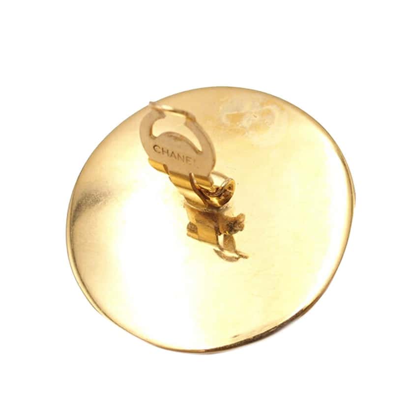 Chanel Gold Plated CC Button Clip On Earrings Gold Metal Good condition - Model View