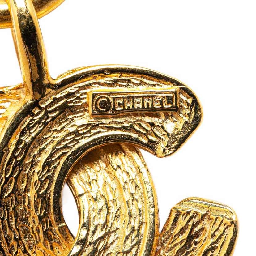 Chanel Gold Plated Quilted CC Pendant Necklace Gold Metal Good condition - Model View