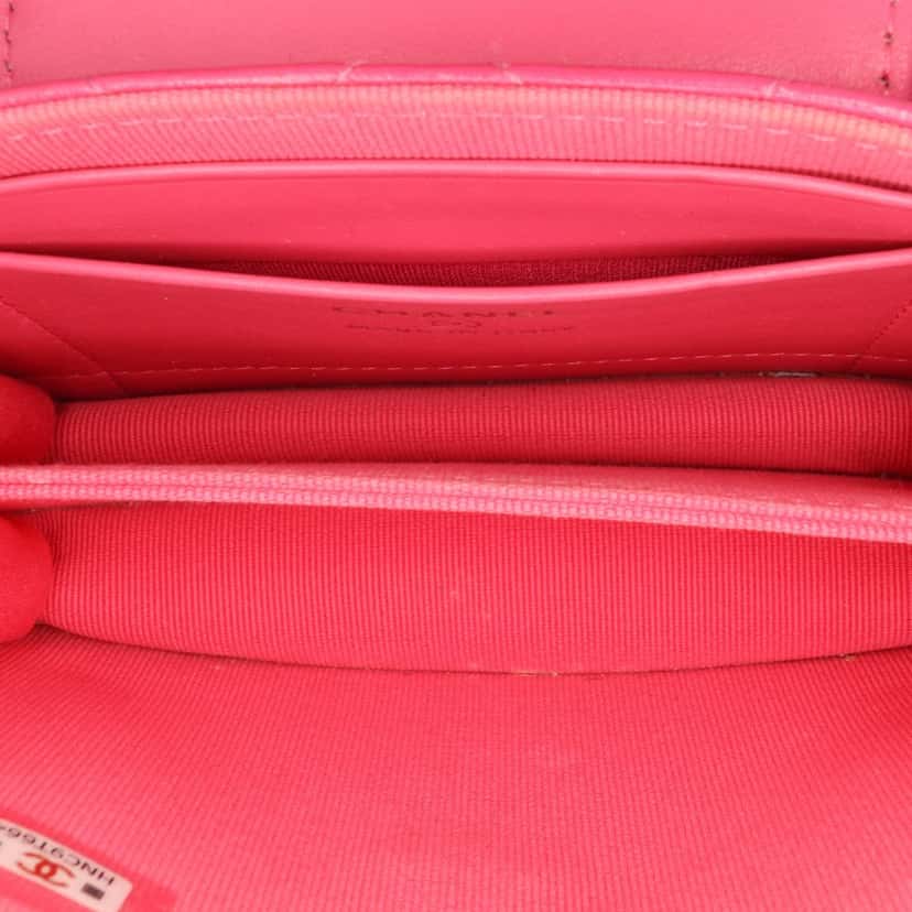 Chanel CC Quilted Lambskin Flap Clutch On Chain Pink Leather Good condition - Model View
