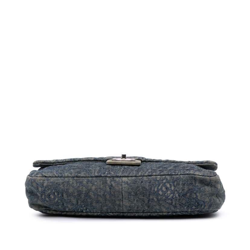 Chanel Large Embroidered Denim Camellia Flap Blue Denim Good condition - Inside View