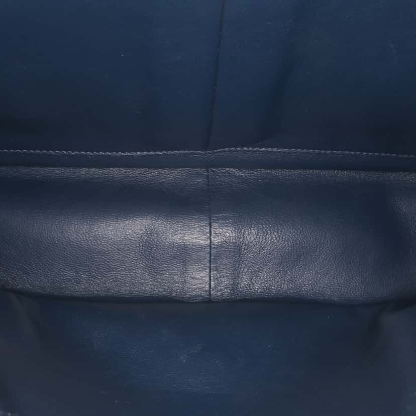 Chanel Jumbo Classic Caviar Double Flap Blue Leather Good condition - Model View