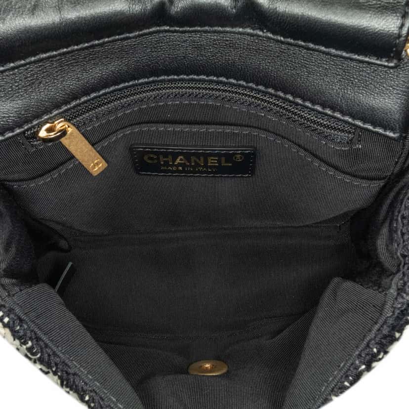 Chanel Raffia Braided with Love Flap White Good condition - Model View