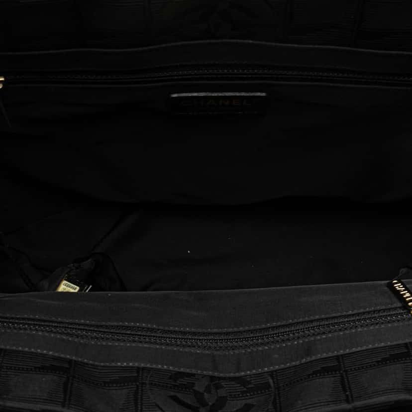 Chanel Nylon New Travel Line Tote Black Good condition - Model View
