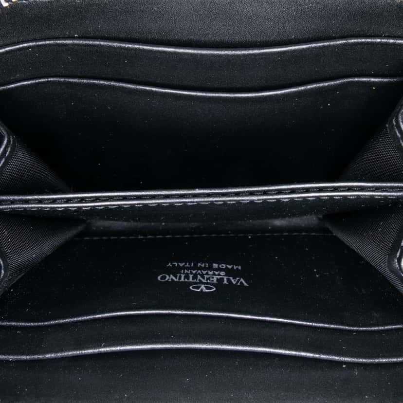 Valentino Leather VLogo Dreamers Neck Wallet Black Leather Good condition - Model View