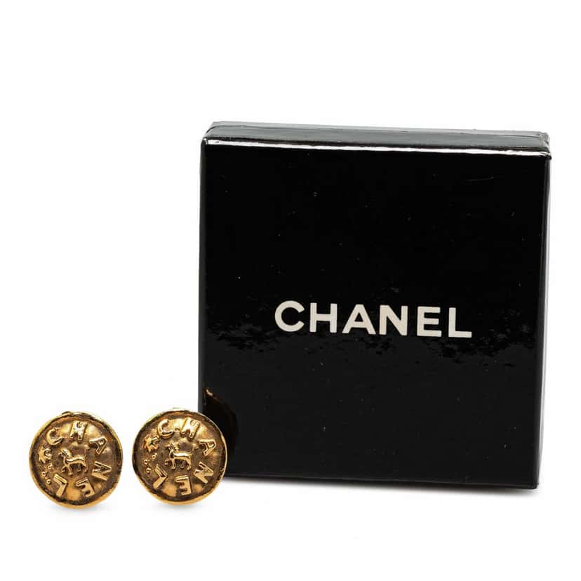 Chanel Gold Plated Logo Clip On Earrings Gold Metal Good condition - Model View