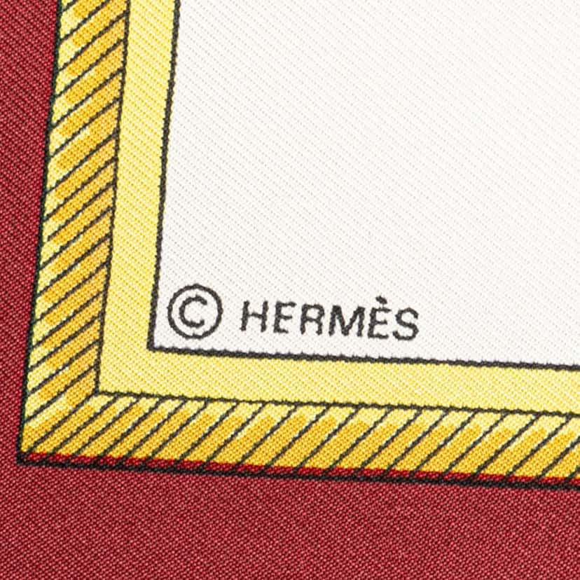 Hermès Les Voitures a Transformation Silk Scarf White Silk Good condition - Model View