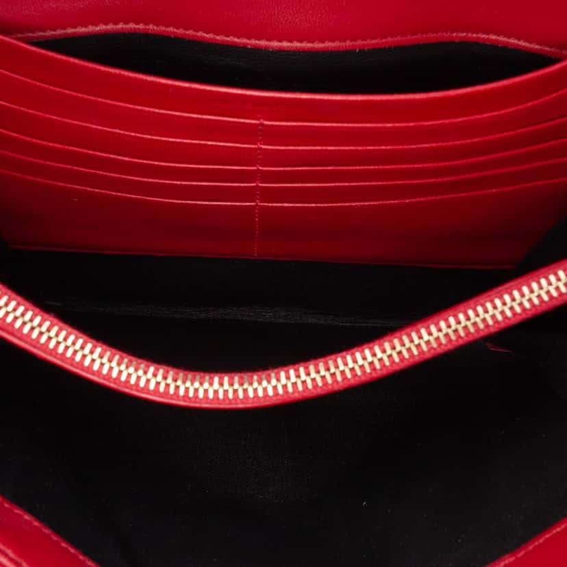 Saint Laurent Matelasse Patent Monogram Vicky Chain Wallet Red Leather Good condition - Model View