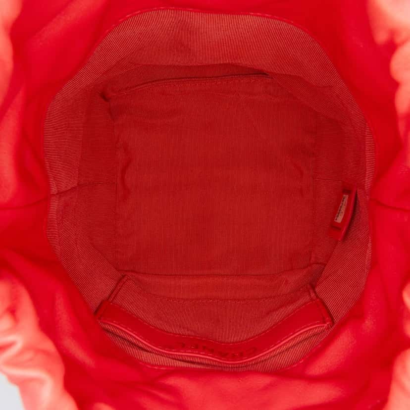 Chanel Lambskin CC Chain Frame Drawstring Bucket Bag Pink Leather Good condition - Model View