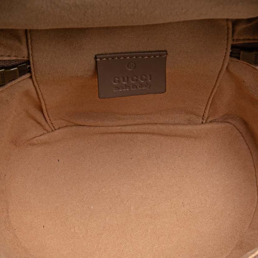 Gucci GG Marmont Round Matelasse Leather Backpack Pink Leather Good condition - Model View