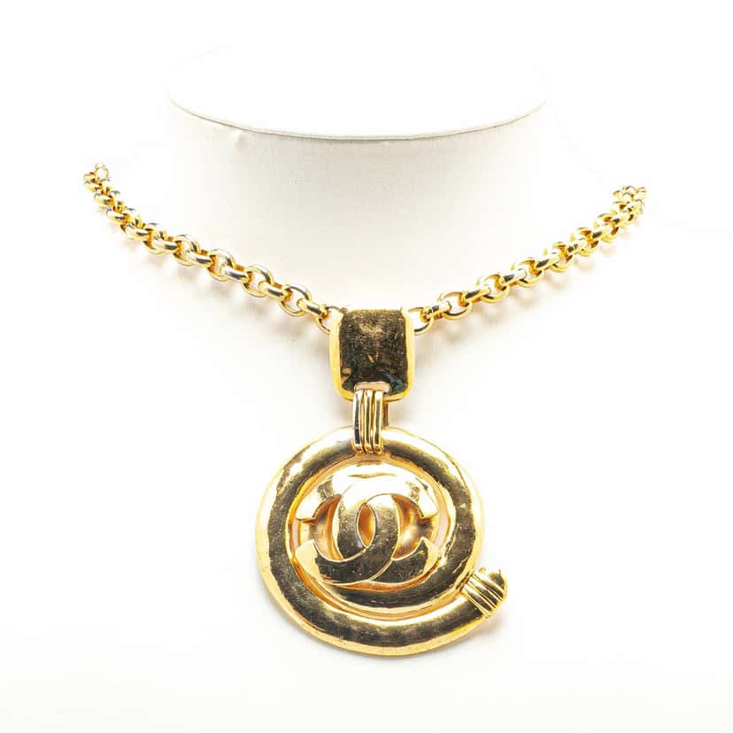 Chanel Gold Plated CC Round Pendant Necklace Gold Metal Good condition - Box View