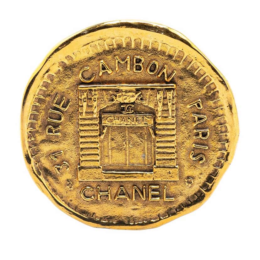 Chanel Gold Plated 31 Rue Cambon Round Brooch Gold Metal Good condition - Front View