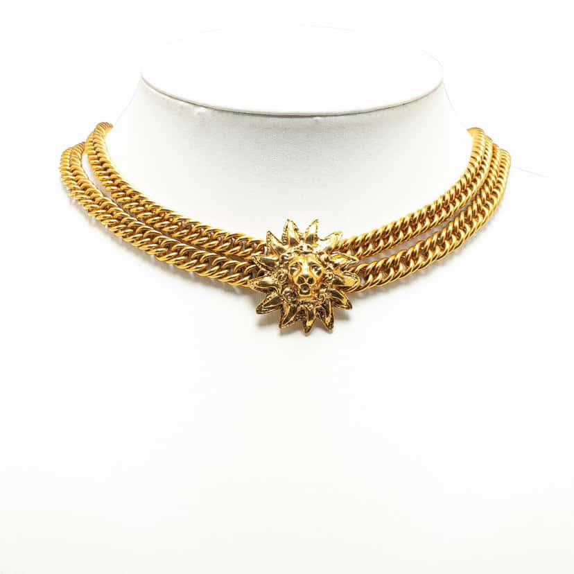 Chanel Gold Plated Lion Head Choker Necklace Gold Metal Good condition - Model View