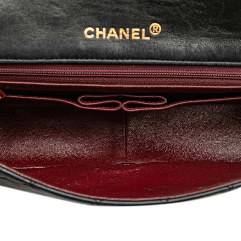 Chanel CC Quilted Lambskin Full Flap Black Leather Good condition - Model View