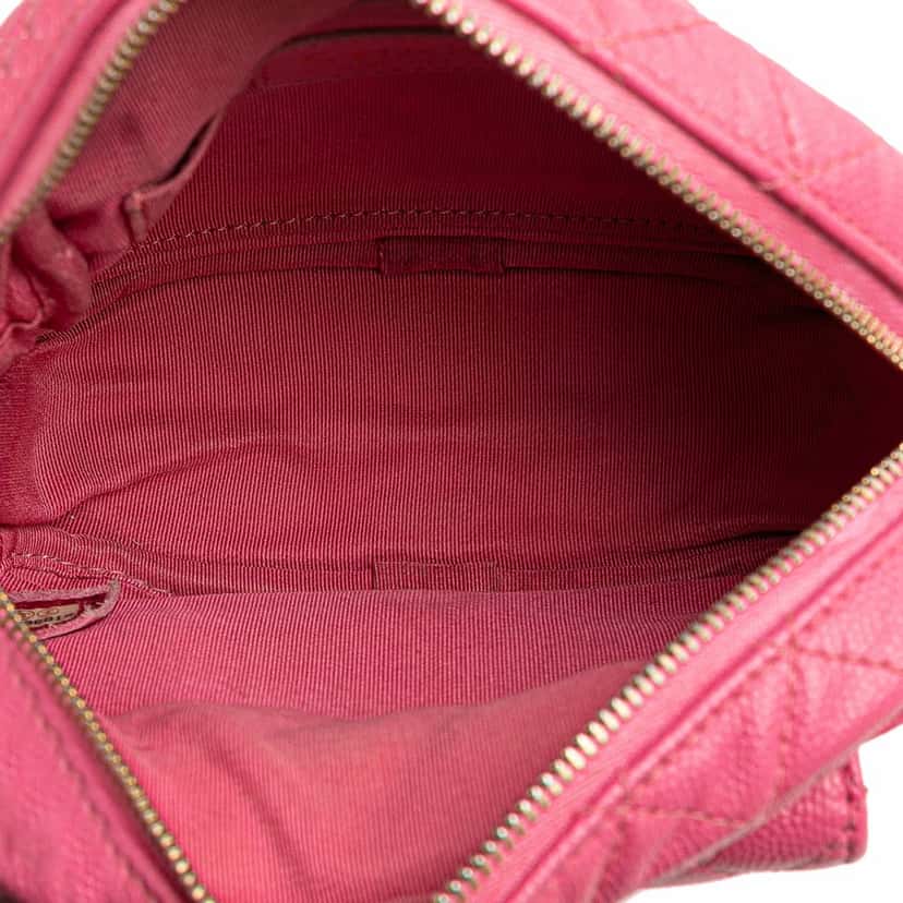Chanel Quilted Caviar CC Day Camera Bag Pink Leather Very good condition - Model View