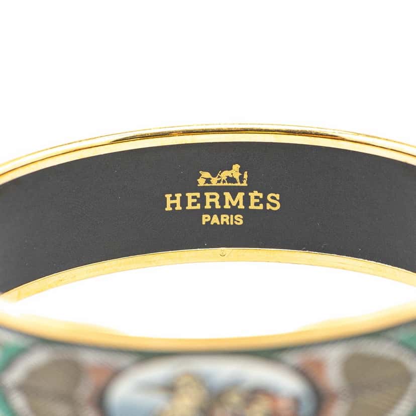Hermès Wide Bird Feather Enamel Bangle 65 Green Good condition - Model View