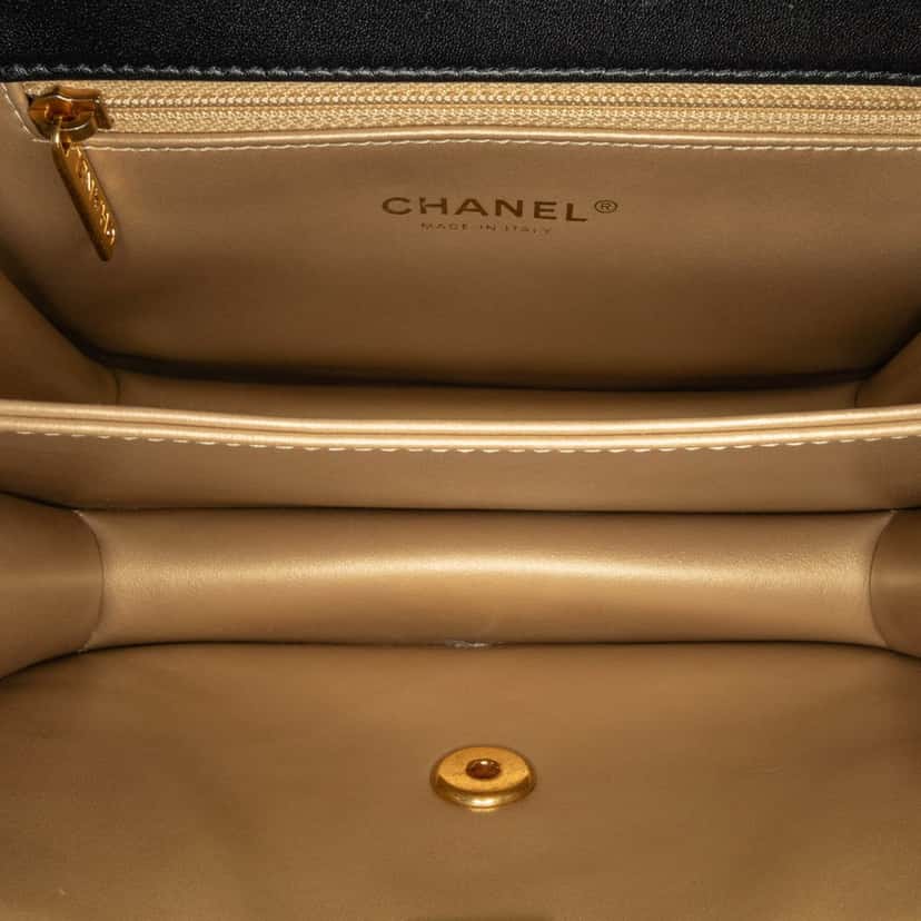 Chanel Quilted Lambskin Octagonal Buckle Crossbody Black Leather Very good condition - Model View