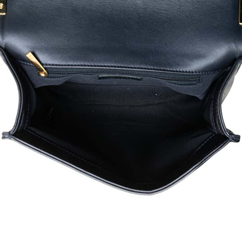 Chanel Medium Lambskin Embossed Cube Boy Flap Blue Leather Good condition - Model View