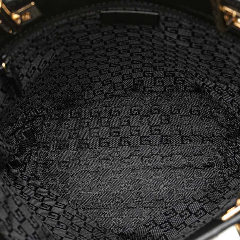 Gucci Quilted Leather Tote Black Leather Good condition - Model View
