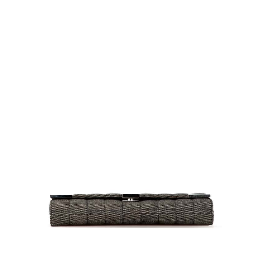 Chanel CC Choco Bar Denim Chain Flap Grey Denim Good condition - Model View