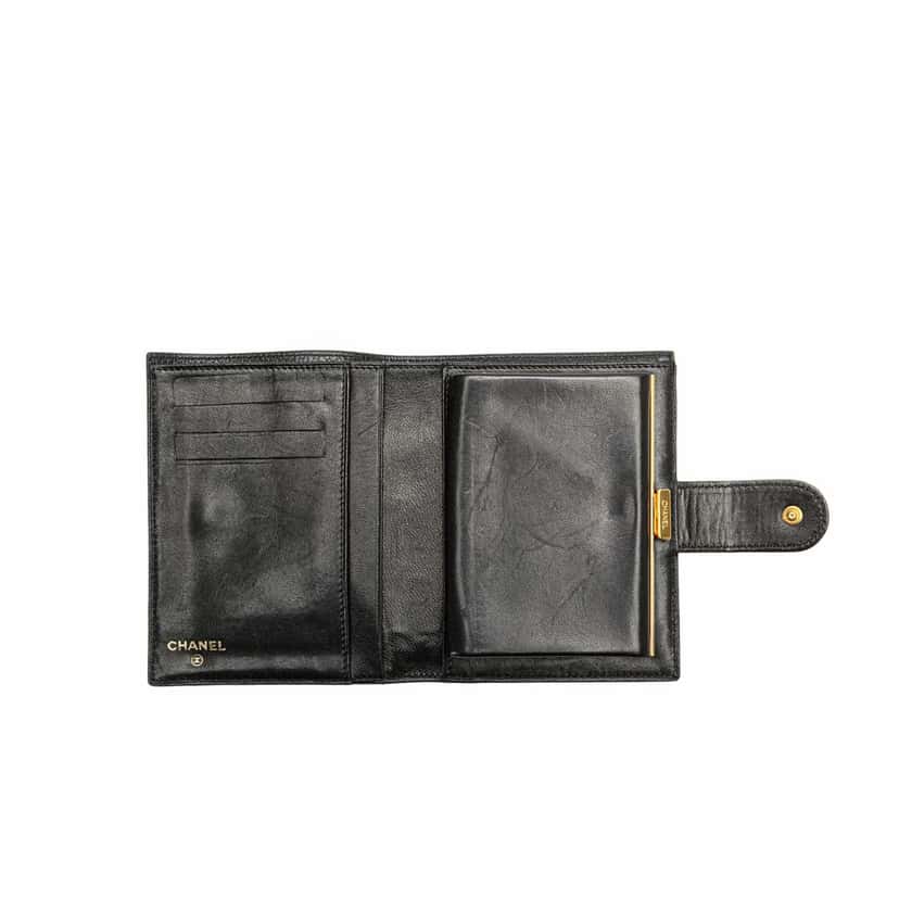 Chanel CC Caviar French Small Wallet Black Leather Good condition - Model View