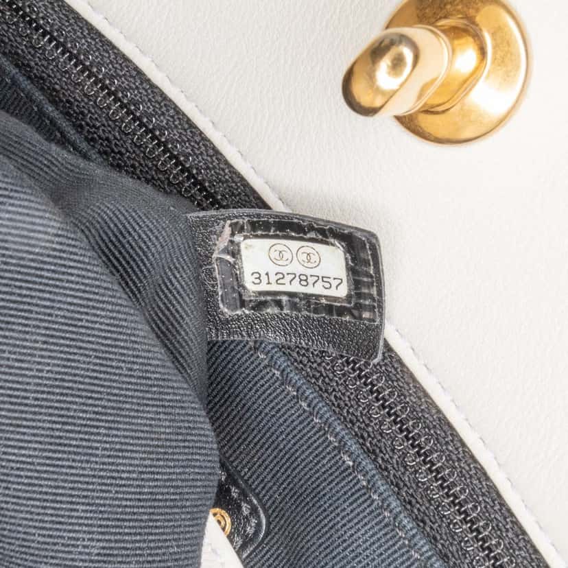 Chanel Quilted Calfskin CC Lock Chain Shopping Tote White Leather Good condition - Box View