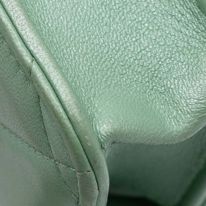 Chanel Quilted Lambskin 19 Wallet on Chain Green Leather Good condition - Model View