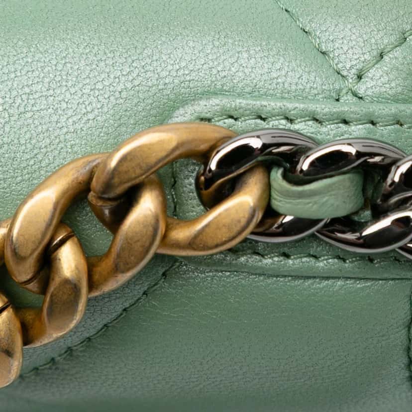 Chanel Quilted Lambskin 19 Wallet on Chain Green Leather Good condition - Box View