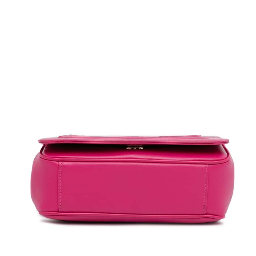 Chanel Lambskin CC Mania Flap Pink Leather Good condition - Model View
