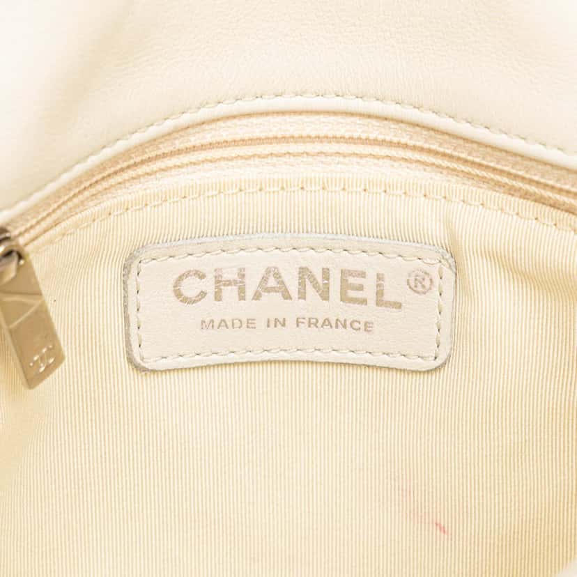 Chanel Mini Quilted Lambskin and Metallic Trim Elementary Chic Flap White Leather Good condition - Box View
