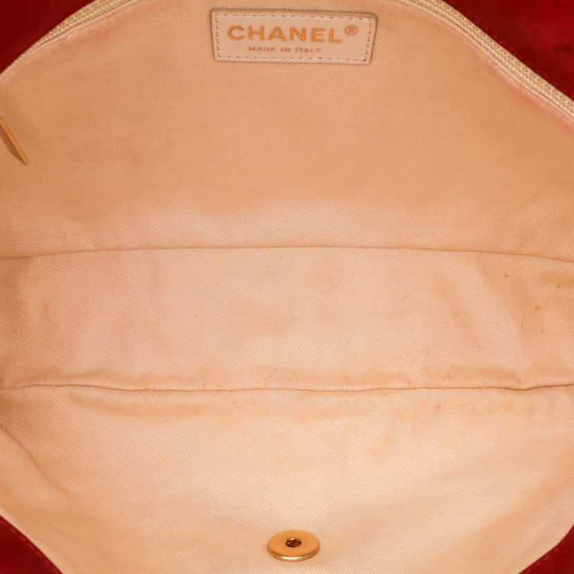 Chanel Large Iridescent Calfskin Chic Quilt Flap Red Leather Good condition - Model View